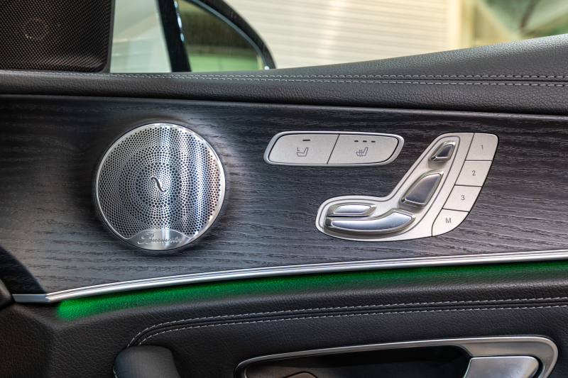 実用性と上質さを兼ね備えたEクラスワゴン E200 AMGライン