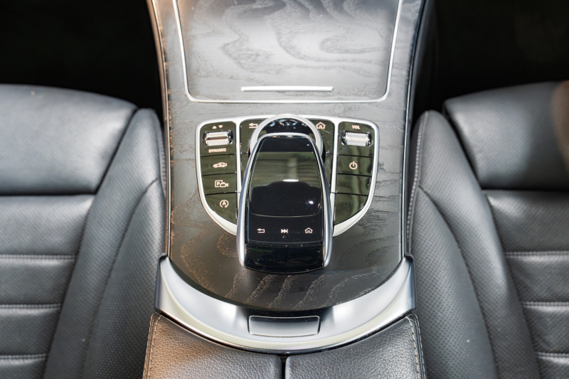 メルセデスベンツ C220dステーションワゴン ローレウスエディション 特別仕様の上質ワゴン