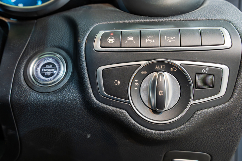 メルセデスベンツ C220dステーションワゴン ローレウスエディション 特別仕様の上質ワゴン