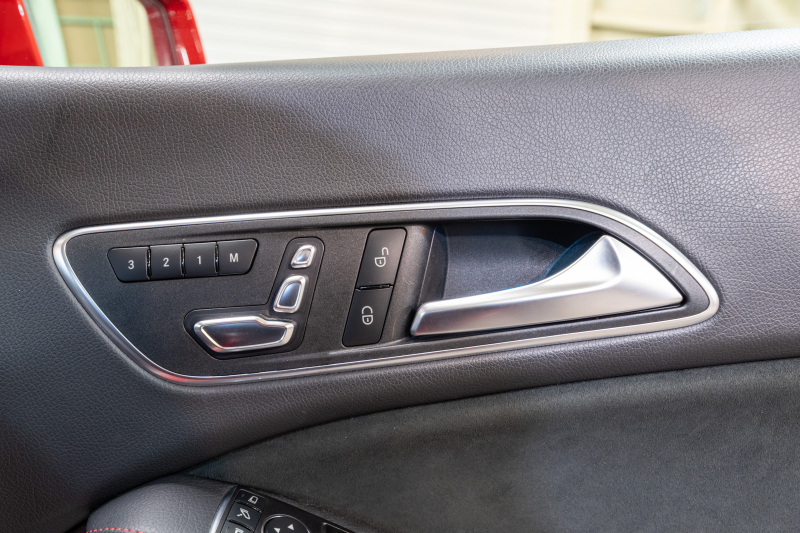 メルセデスベンツ CLA180シューティングブレーク AMGスタイル 後期モデル入庫