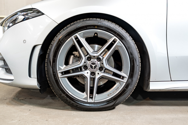 メルセデスベンツ A180スタイル AMGライン 先進装備充実コンパクト