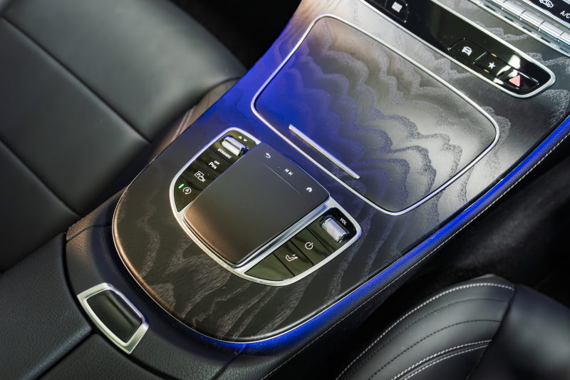 メルセデスベンツ E200ワゴン AMGライン＆エクスクルーシブPKG