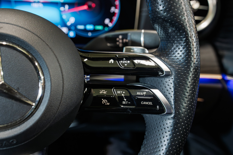 メルセデスベンツ E200ワゴン AMGライン＆エクスクルーシブPKG