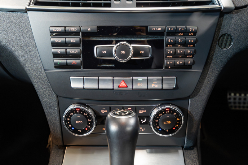 メルセデス・ベンツ C180クーペ レーダーセーフティ＆ユーティリティPKG