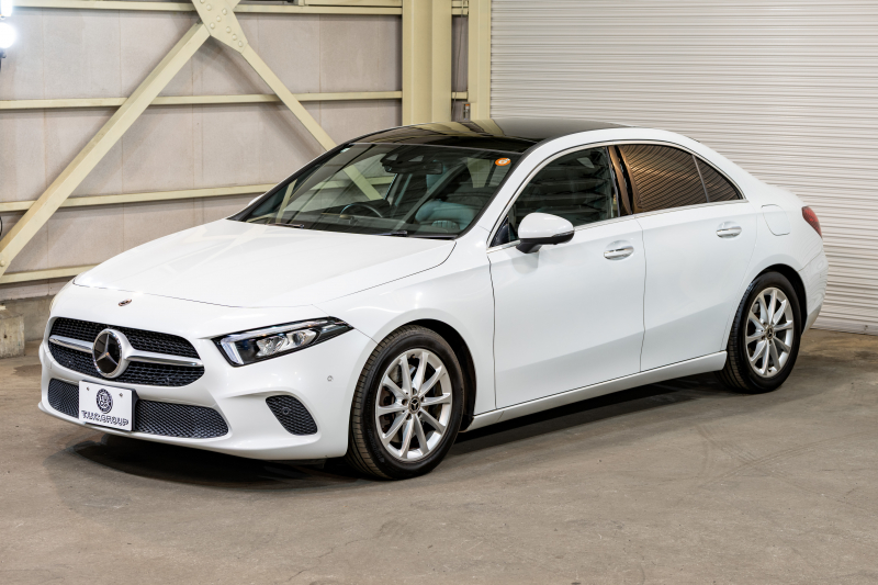 メルセデス・ベンツ A250 セダン 4MATIC 黒革・パノラマSR付き