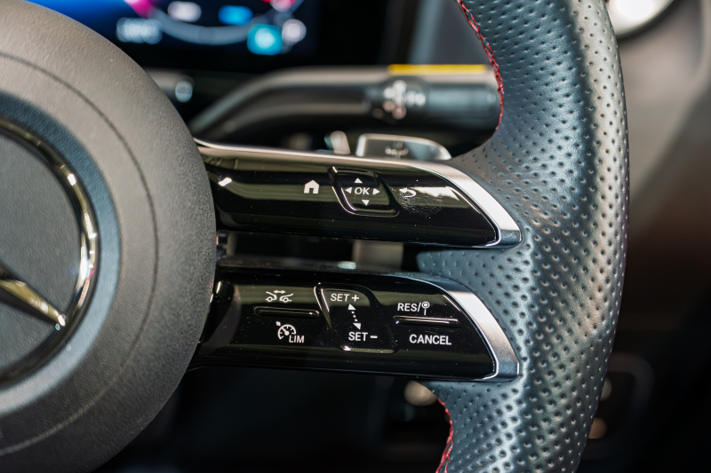 メルセデスベンツ B180 AMGライン 後期モデルの上質コンパクトカー