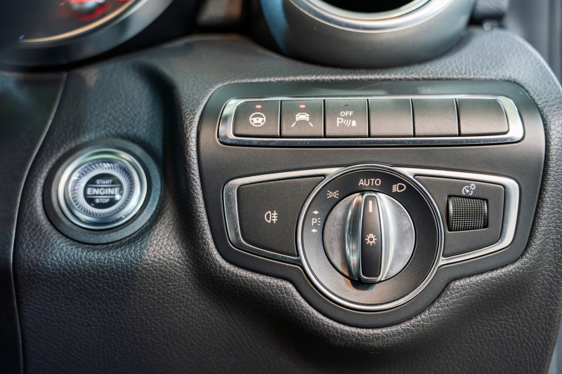 メルセデスベンツ C220d ワゴン スポーティ＆安心装備で日常使いにも最適