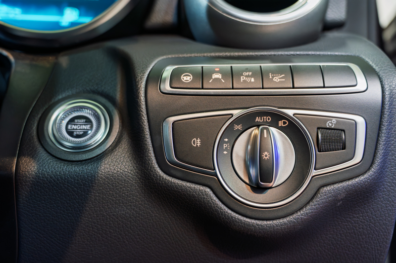 メルセデスベンツ C220d ワゴン スポーティ＆安心装備で日常使いにも最適