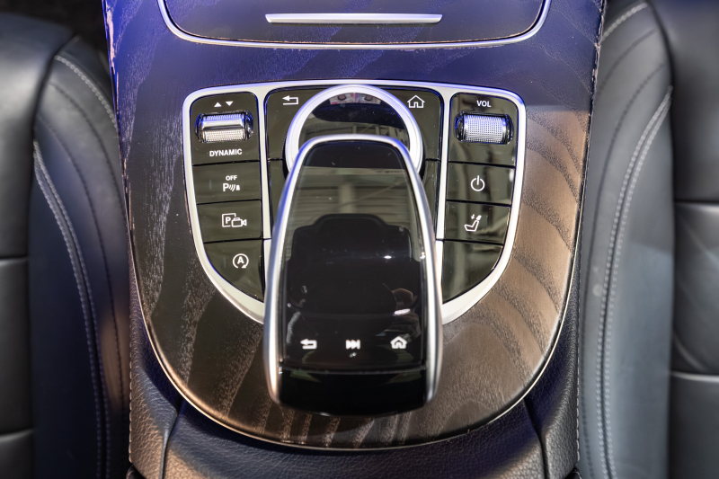 Eクラス E300ワゴン エクスクルーシブPKG装備の快適ラグジュアリーワゴン