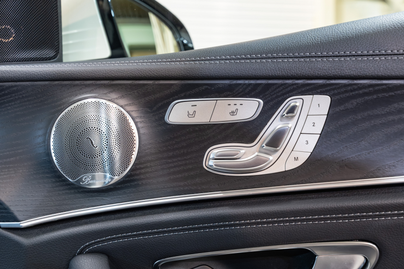 Eクラス E300ワゴン エクスクルーシブPKG装備の快適ラグジュアリーワゴン