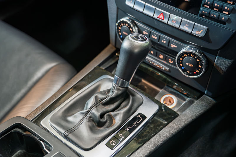 メルセデスベンツ C200 アバンギャルド 快適装備が充実した上質セダン