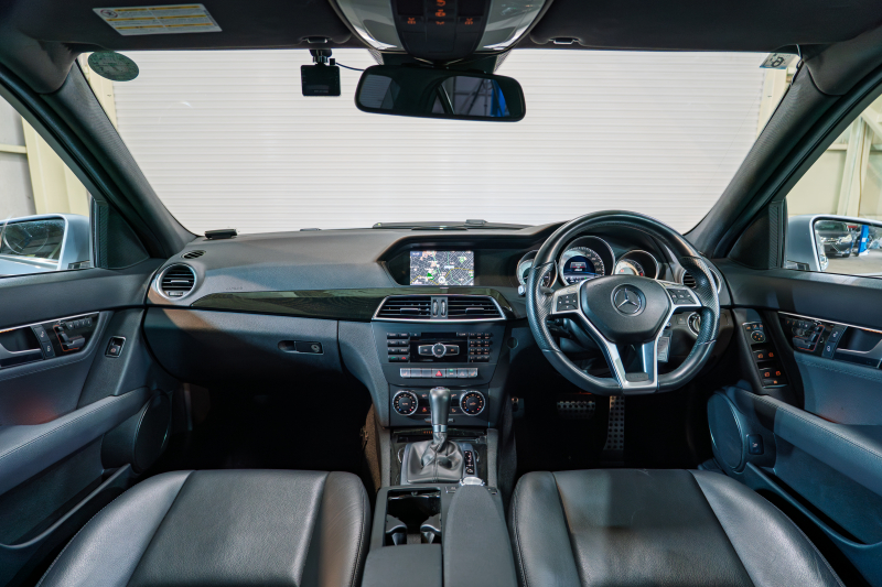 メルセデスベンツ C200 アバンギャルド 快適装備が充実した上質セダン