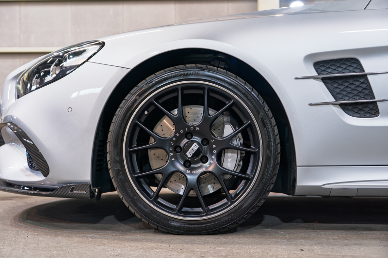 メルセデスベンツ SL400 後期モデル 赤革が映えるラグジュアリーオープン