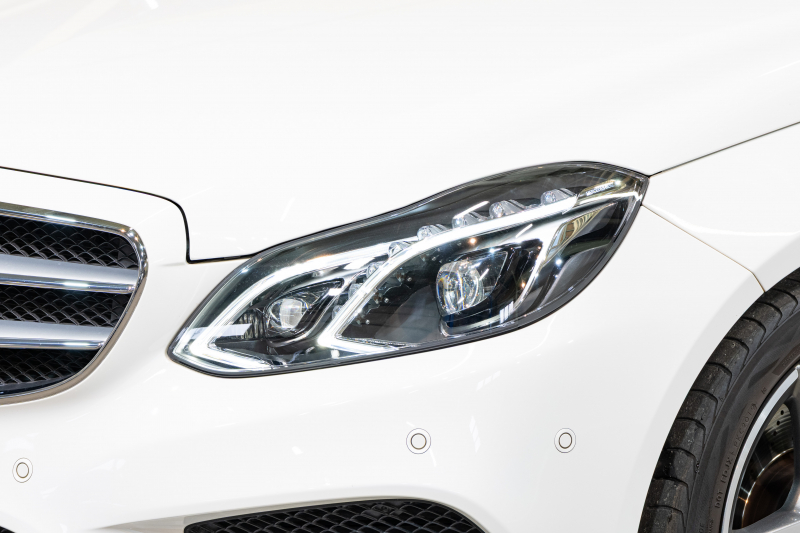 後期型メルセデス・ベンツ E250アバンギャルド AMGスポーツPKG搭載の上質セダン!