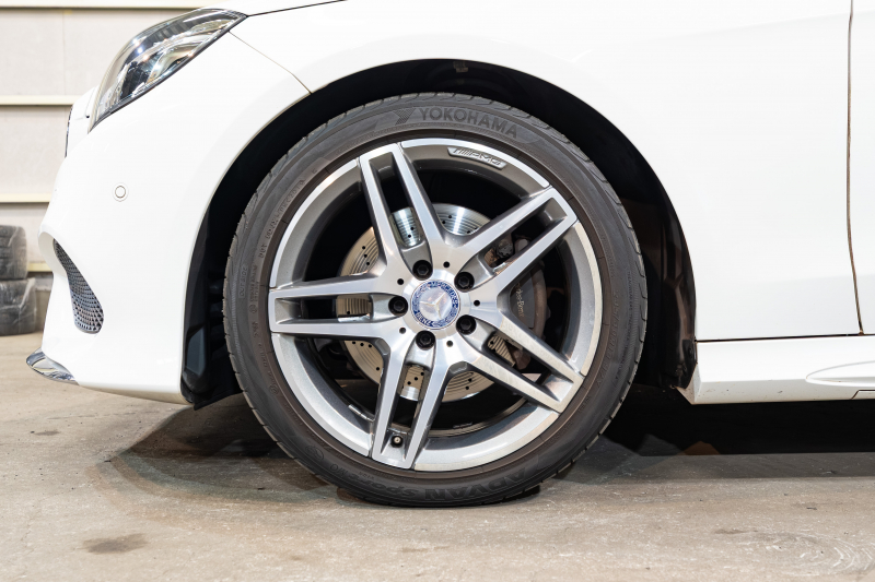 後期型メルセデス・ベンツ E250アバンギャルド AMGスポーツPKG搭載の上質セダン!