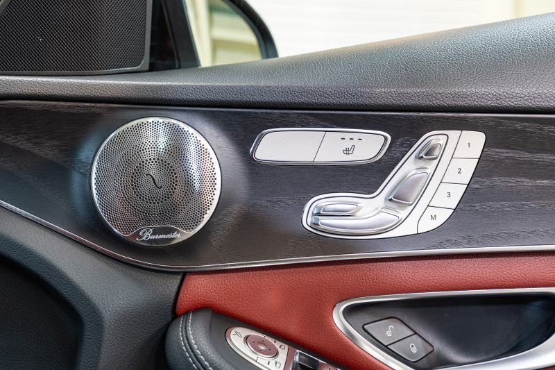 メルセデス・ベンツ C200ワゴン 後期モデル 赤革&パノラマルーフ装備の上質モデル