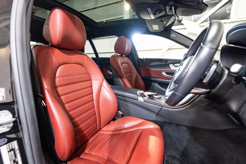 メルセデス・ベンツ C200ワゴン 後期モデル 赤革&パノラマルーフ装備の上質モデル