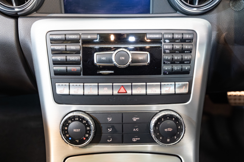 メルセデス・ベンツ SLK200 エクスクルーシブ レーダーセーフティPKG搭載の上質オープン