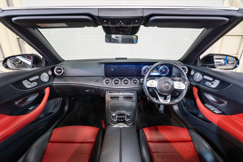 メルセデス・ベンツ E200 カブリオレ AMGスポーツ＆赤幌で開放感抜群