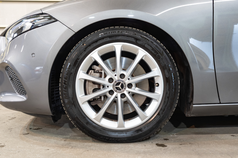 Aクラス A250セダン 4MATIC レザーEXC&アドバンスド装備の上質輸入車