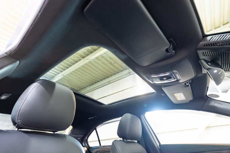 Aクラス A250セダン 4MATIC レザーEXC&アドバンスド装備の上質輸入車