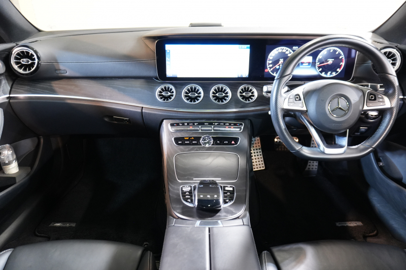 Eクラス E200 クーペ パノラマSR＆ブルメスターサウンド搭載