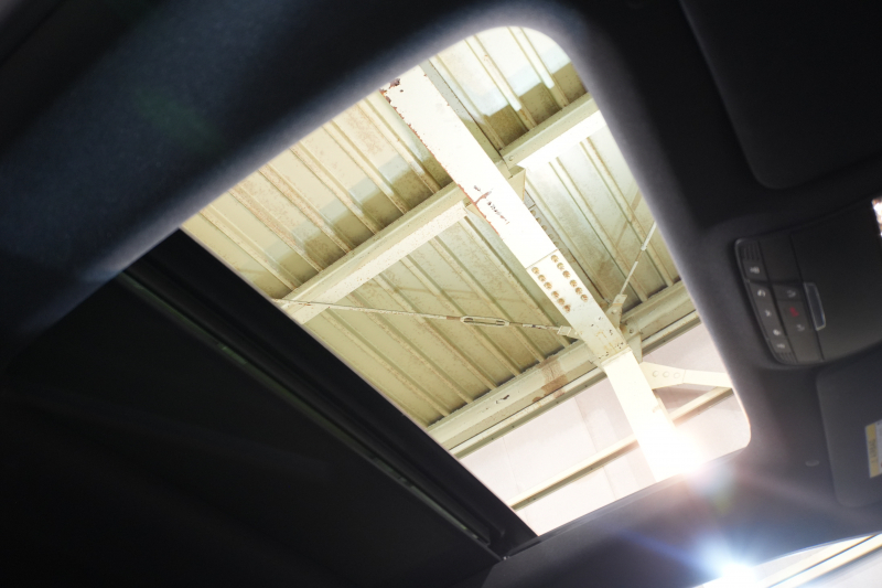 Eクラス E200 クーペ パノラマSR＆ブルメスターサウンド搭載