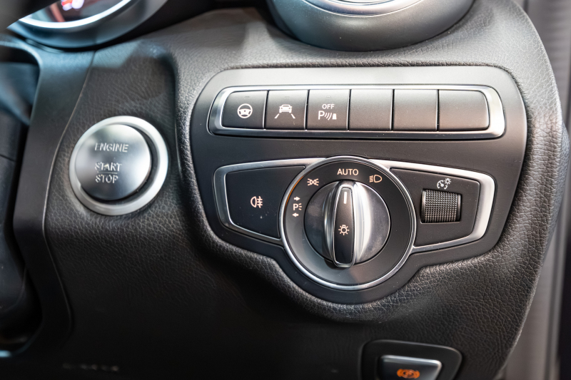 メルセデスベンツ C220dワゴン ローレウスED AMGラインの魅力をご紹介