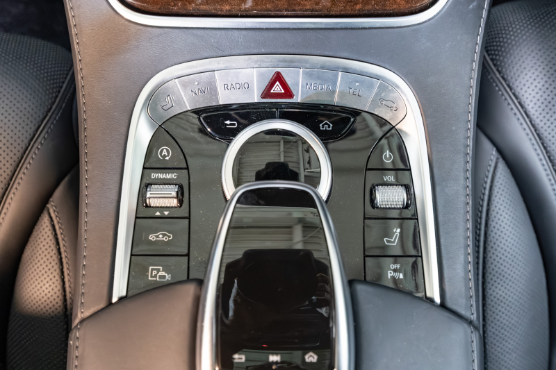 メルセデスベンツ S560ロング 後期 ショーファーPKG装備の贅沢セダン