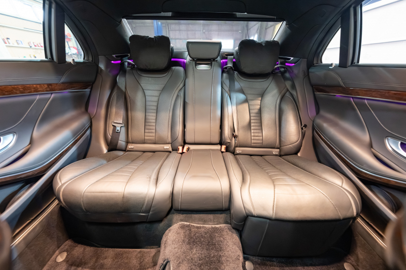 メルセデスベンツ S560ロング 後期 ショーファーPKG装備の贅沢セダン