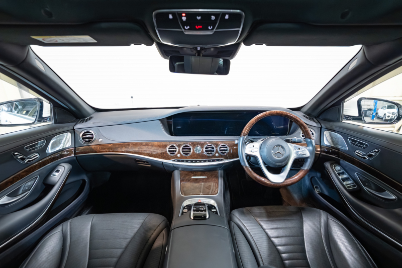 メルセデスベンツ S560ロング 後期 ショーファーPKG装備の贅沢セダン