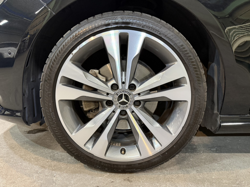 メルセデスベンツ CLA220 4MATIC シューティングブレーク 後期モデル