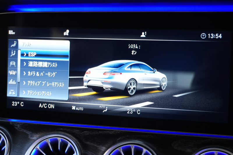 ベージュ革が映えるE300クーペ AMGライン＆安全装備充実