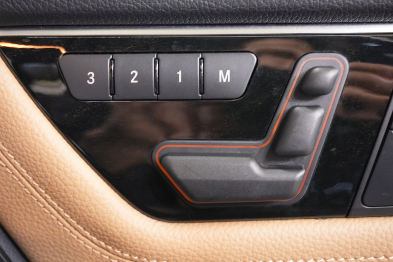 メルセデスベンツ C200 後期モデル 茶革×AMGエアロの上質セダン