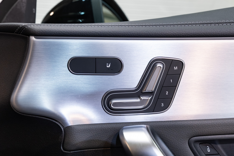 CLA200dシューティングブレーク AMGライン 上質さと実用性を備えた一台