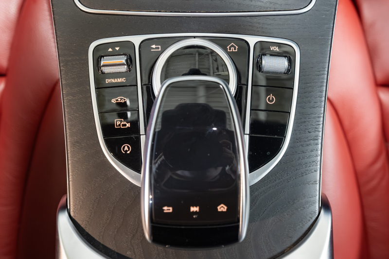メルセデスベンツ C220dワゴン AMGライン 赤革×サンルーフの上質ディーゼル
