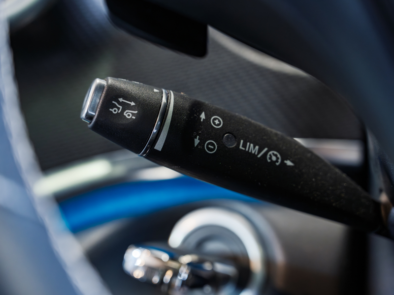 メルセデス・ベンツ V220d スポーツ ロングが入庫しました
