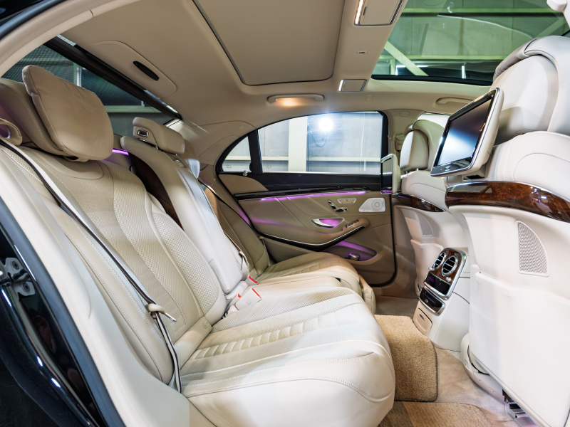 上質な移動空間を実現するメルセデス・ベンツ S550ロング