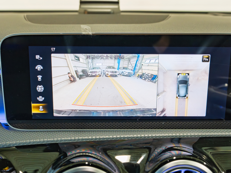 パノラマサンルーフ搭載のメルセデス・ベンツ A200d AMGラインをご紹介