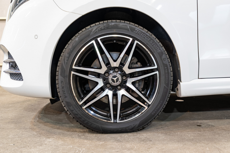 上質な移動空間が魅力のメルセデス・ベンツ V220d ロング AMGラインPKG装着車