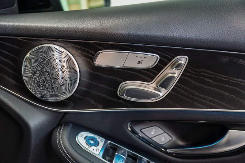 特別仕様車 メルセデス・ベンツ GLC220d ローレウスエディションの魅力をご紹介