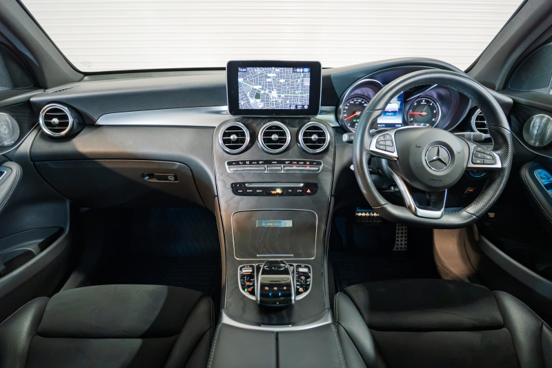 特別仕様車 メルセデス・ベンツ GLC220d ローレウスエディションの魅力をご紹介