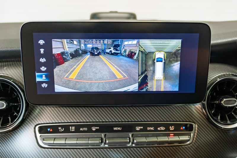 上質な移動空間を楽しめるメルセデス・ベンツ V220d AMGライン
