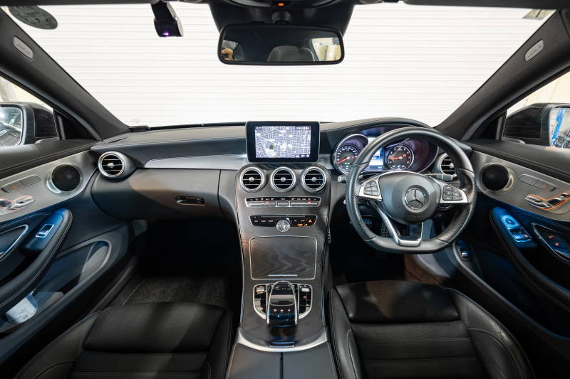メルセデス・ベンツ Cクラス C300クーペ|上質さと走りを楽しめる一台