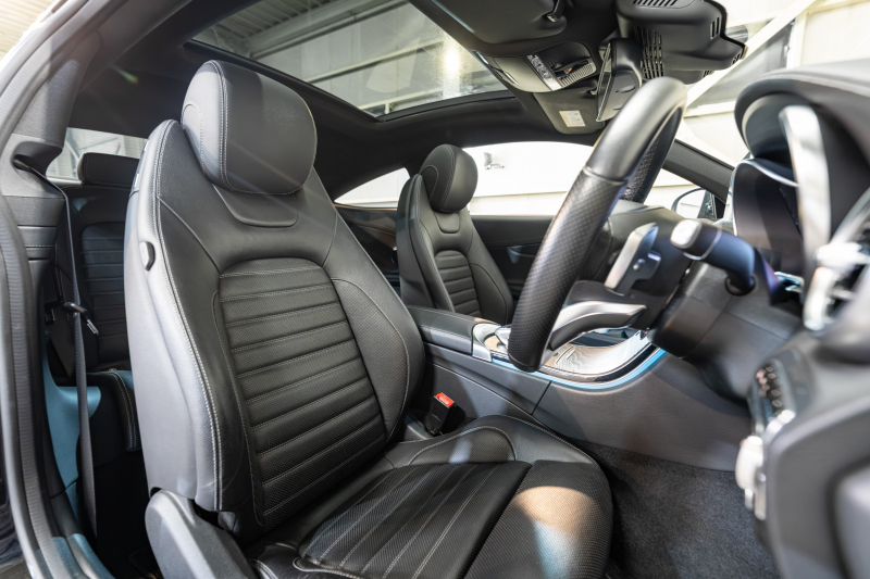 メルセデス・ベンツ Cクラス C300クーペ|上質さと走りを楽しめる一台