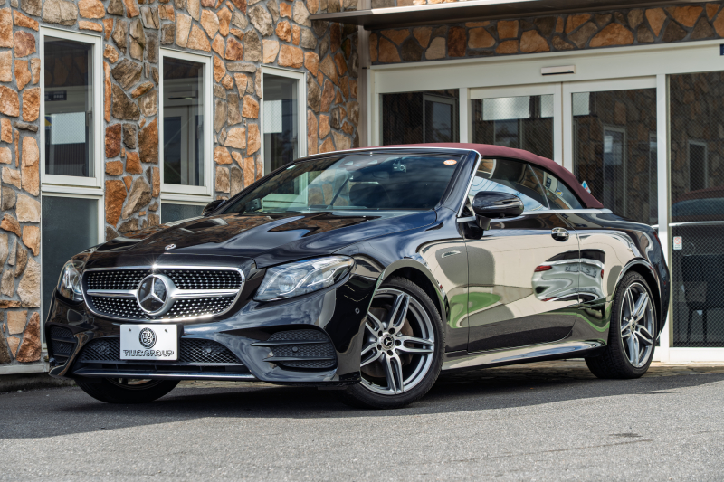 メルセデス・ベンツ E200 カブリオレ|上質な黒革と赤幌で楽しむオープンカーの魅力