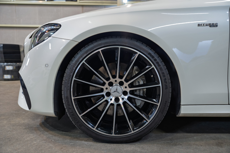 メルセデスAMG E43 4MATIC|401馬力の走りと上質な快適性を備えた一台